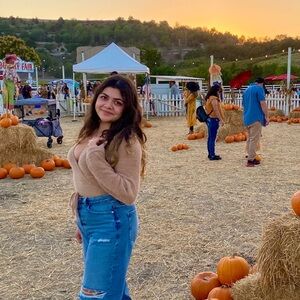 Meet your Posher, Maya